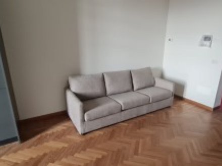 FURNISHED THREE-ROOM APARTMENT WITH TWO BATHROOMS AND CELLAR